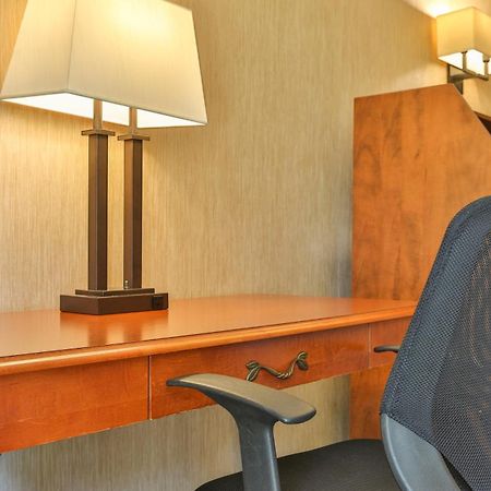 Best Western Brantford Hotel And Conference Centre Esterno foto