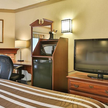 Best Western Brantford Hotel And Conference Centre Esterno foto